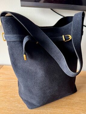 NWT MADEWELL Essential Belted Bucket Tote Juniper Berry Navy Suede NX034